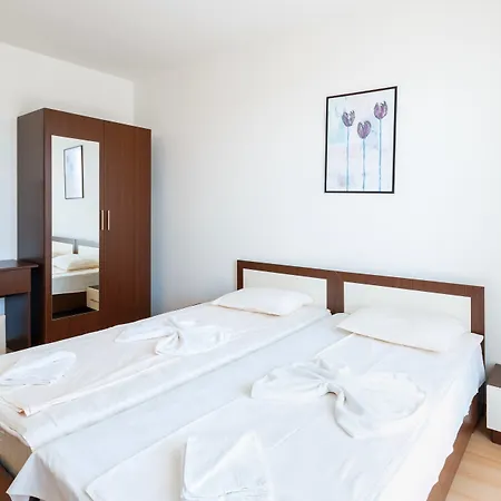 דירה New Line Village *