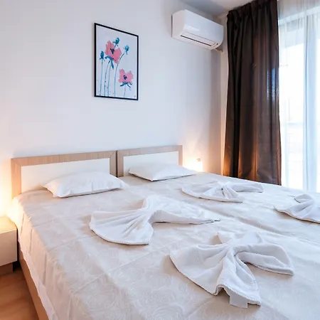 דירה New Line Village