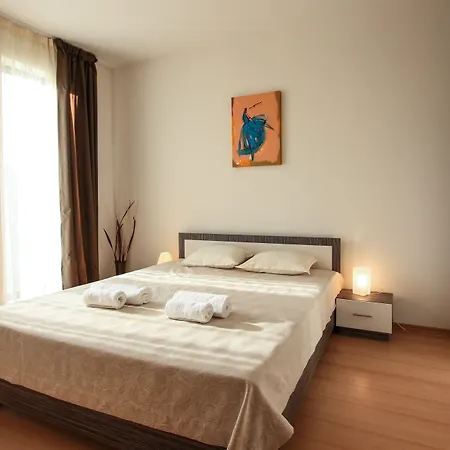 New Line Village Апартамент