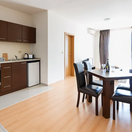 דירה New Line Village *