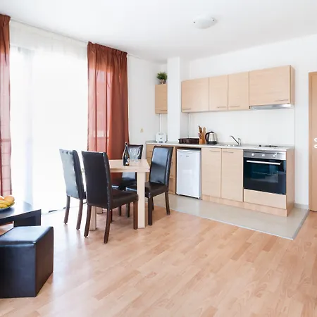 דירה New Line Village *