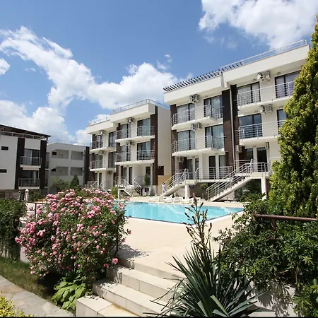 New Line Village * סאני ביץ'