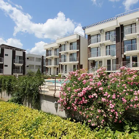 New Line Village * סאני ביץ'