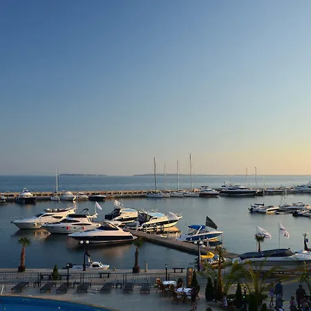 דירה New Line Village