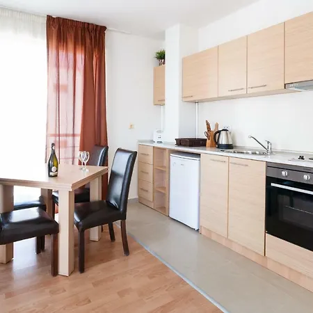 New Line Village סאני ביץ'