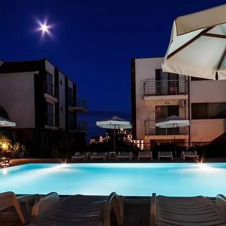 New Line Village סאני ביץ'