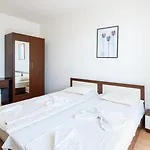 Апартаменты New Line Village *