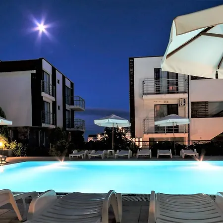 New Line Village Апартаменти