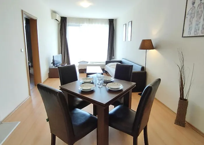 New Line Village Апартаменти *