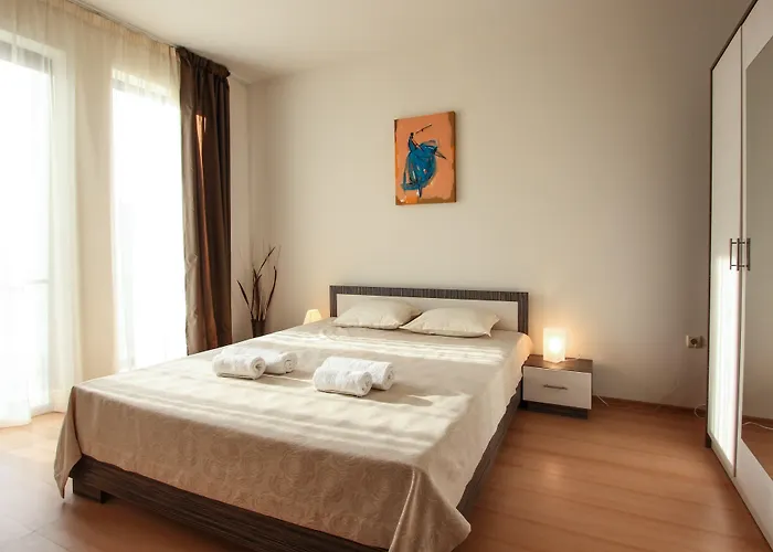 New Line Village Апартаменти