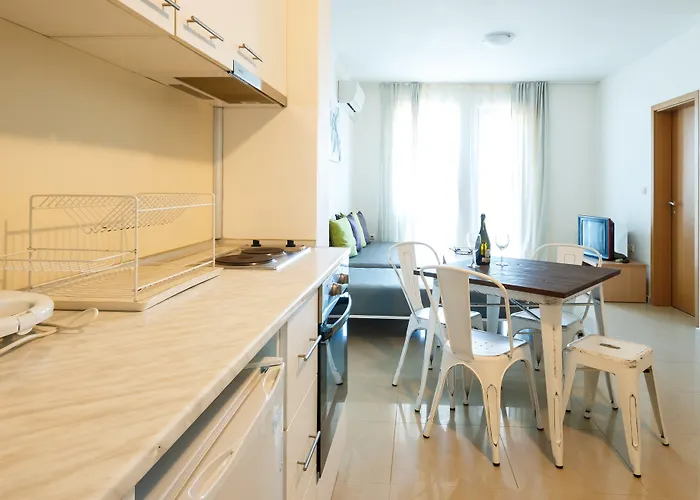 New Line Village Апартаменти