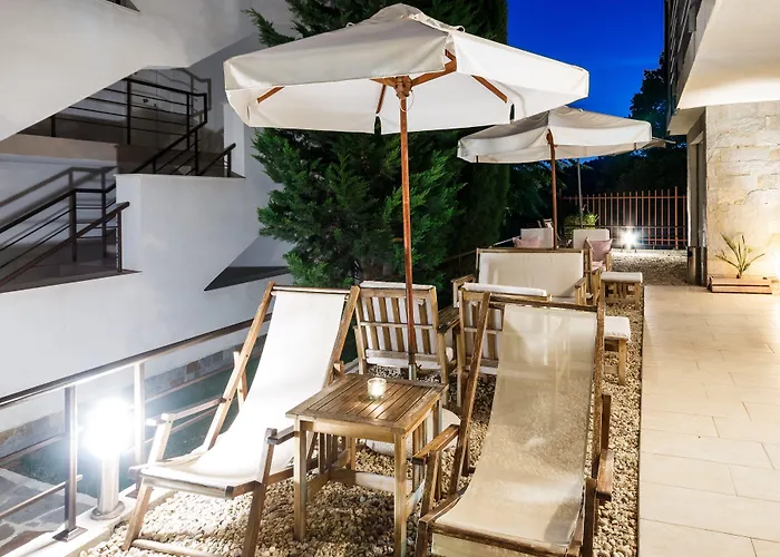 New Line Village Апартаменти