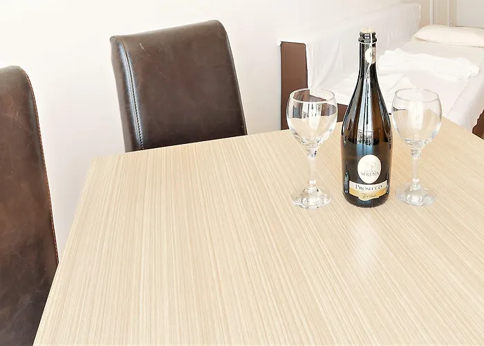 New Line Village Апартаменти