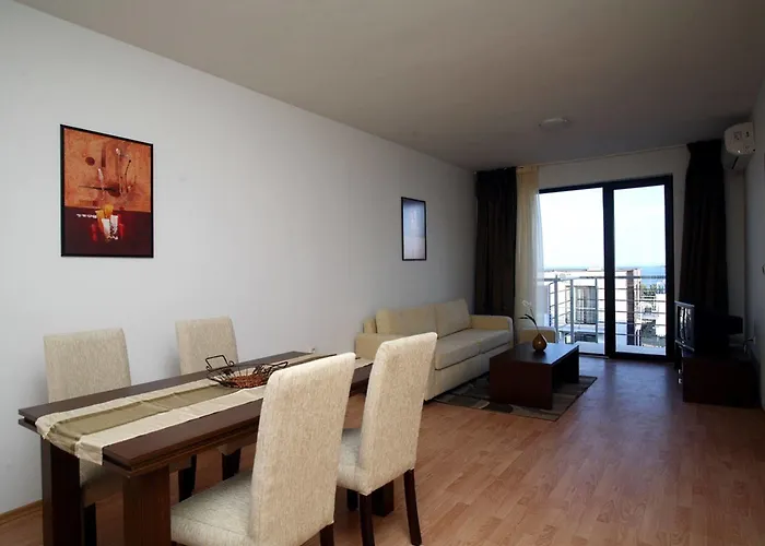 New Line Village * サニービーチ