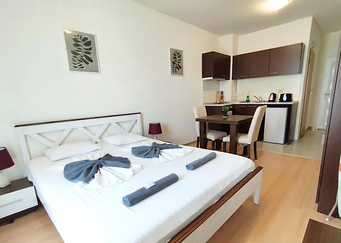 New Line Village Солнечный берег