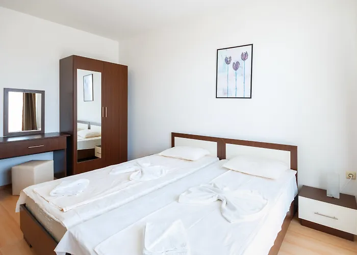 Апартаменты New Line Village *