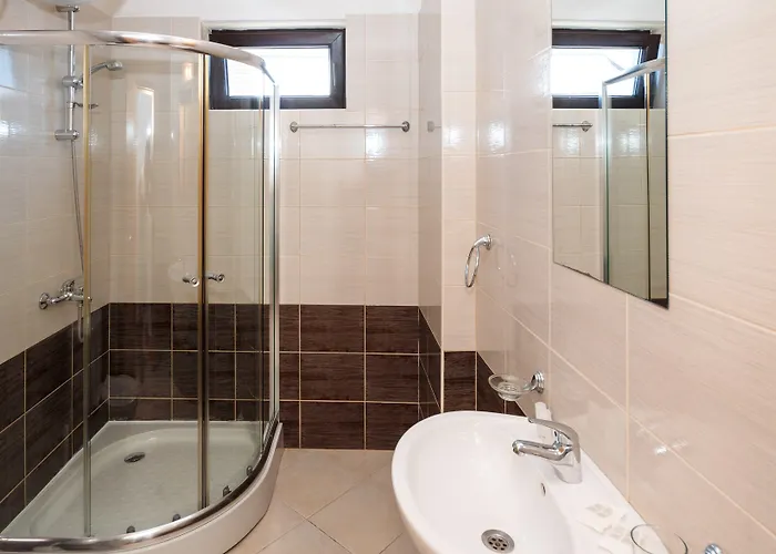 Апартаменты New Line Village *