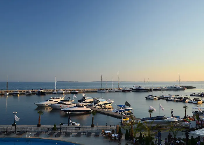 Апартаменты New Line Village