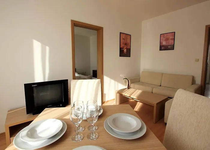 Апартаменты New Line Village *